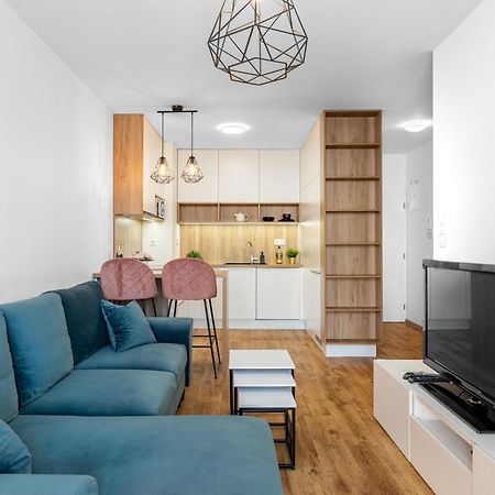 Leo Apartment - Ac & Free Parking Bratislava Extérieur photo