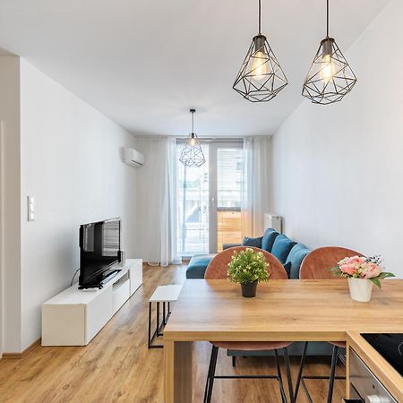 Leo Apartment - Ac & Free Parking Bratislava Extérieur photo