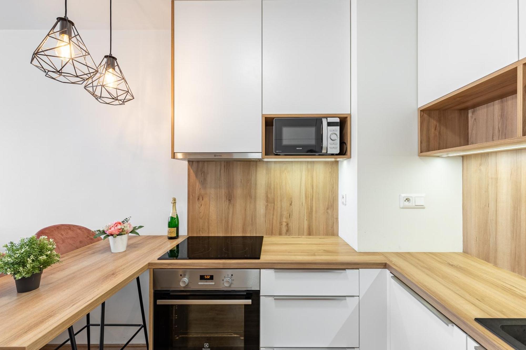 Leo Apartment - Ac & Free Parking Bratislava Extérieur photo