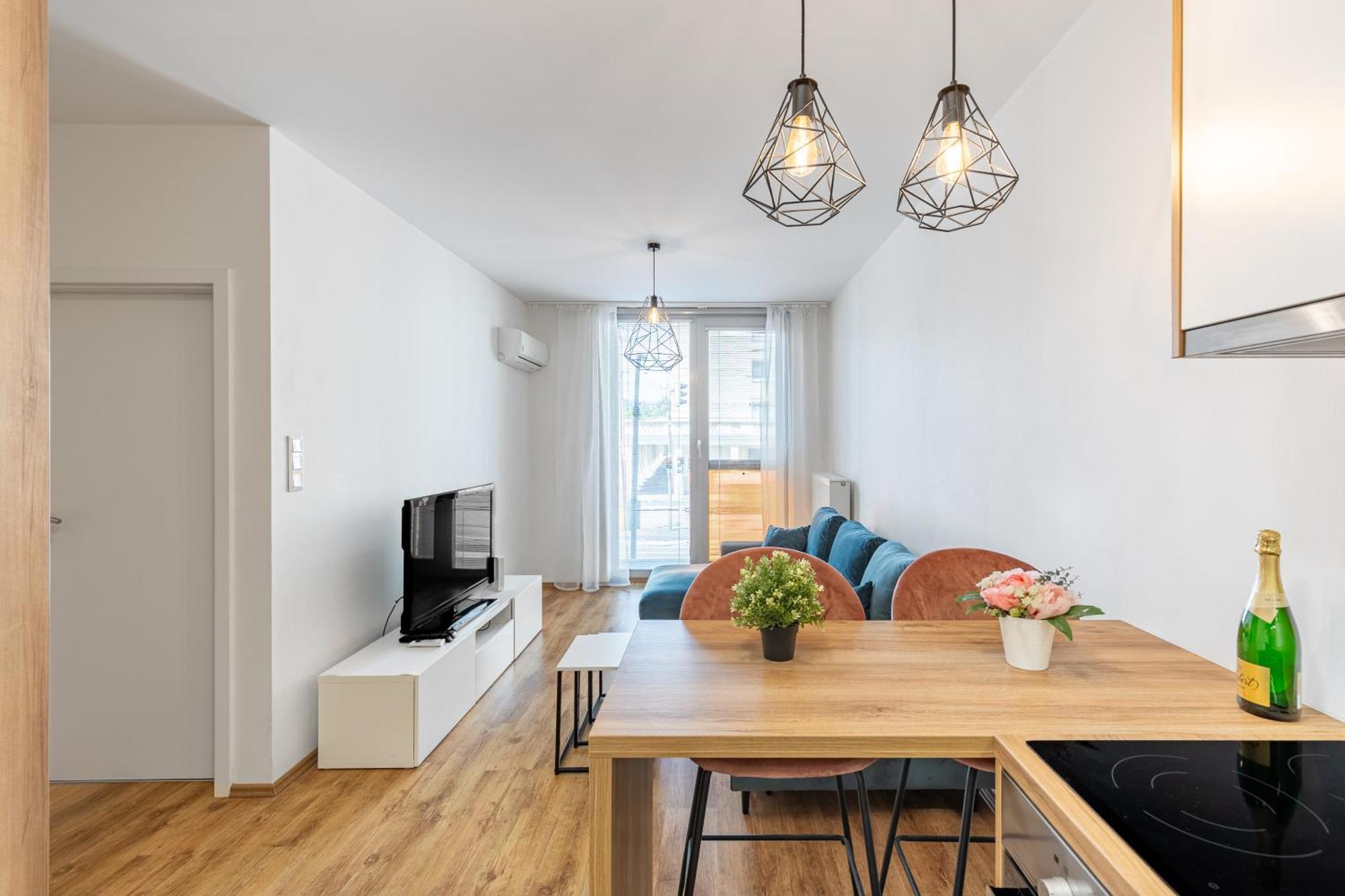 Leo Apartment - Ac & Free Parking Bratislava Extérieur photo