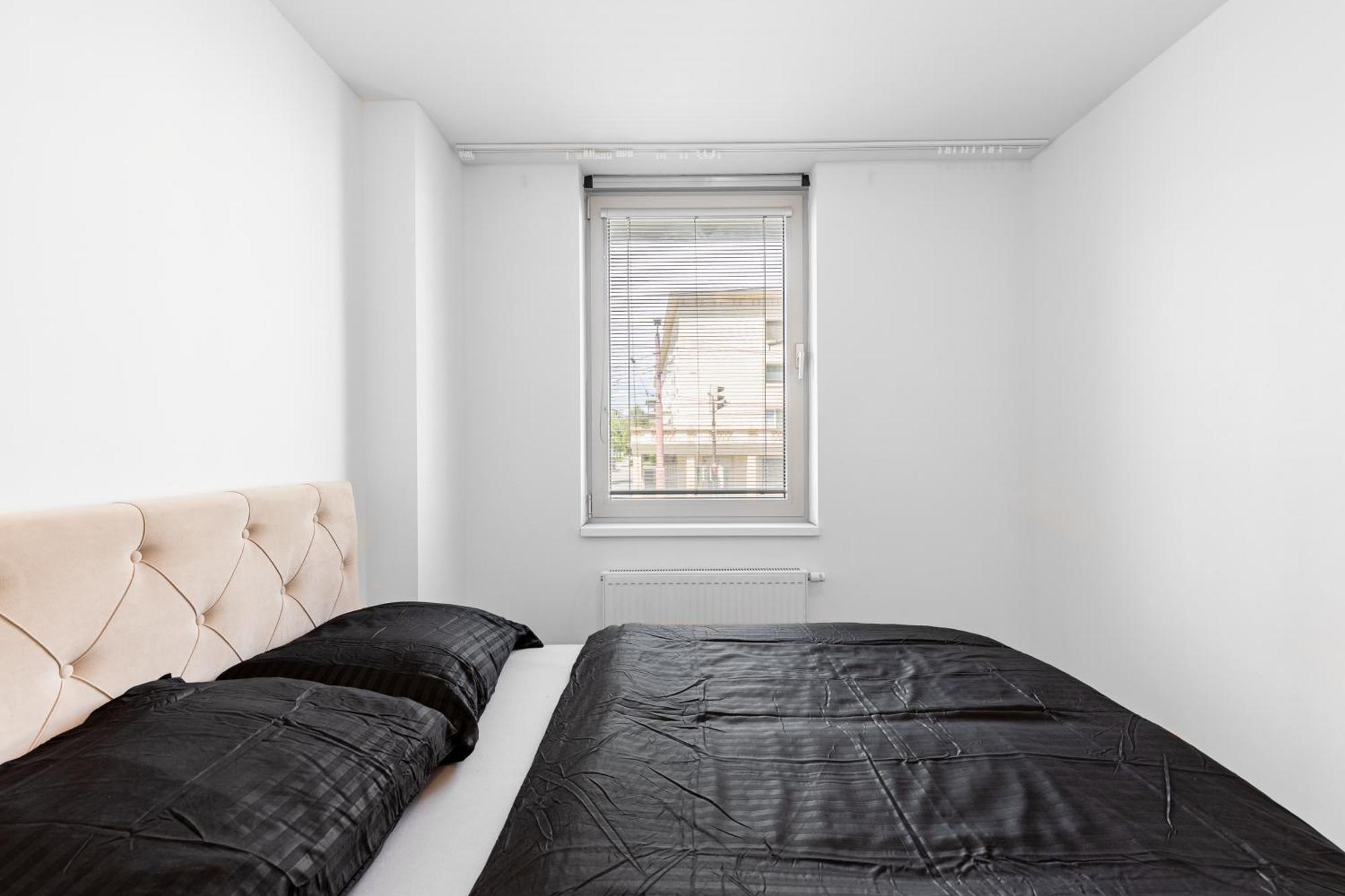 Leo Apartment - Ac & Free Parking Bratislava Extérieur photo